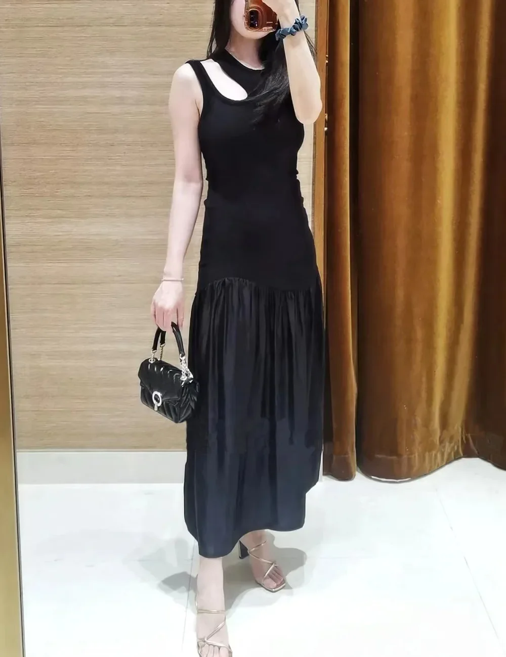 Women Hollow Out Black Midi Dress Knitted Spliced Round Neck Sleeveless Solid Color Elegant Autumn 2024 Robe
Women Hollow Out Black Midi Dress Knitted Spliced Round Neck Sleeveless Solid Color Elegant Autumn 2024 Robe