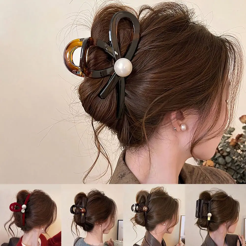 Fashion Pearl Hair Claw Clips Retro Large Crab Shark Clip Elegant Ponytail Holders for Women Girls
Fashion Pearl Hair Claw Clips Retro Large Crab Shark Clip Elegant Ponytail Holders for Women Girls