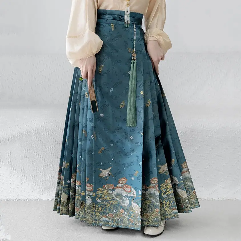 Mamian Skirt Chinese Ming Dynasty imitation makeup flower woven gold horse face skirt daily adult Chinese style Hanfu new style
Mamian Skirt Chinese Ming Dynasty imitation makeup flower woven gold horse face skirt daily adult Chinese style Hanfu new style