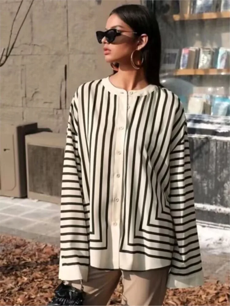 Autumn Woman's Elegance Color Matching Striped Printed Shirt Fashion O-neck Long Sleeves Loose Top Ladies Spring Casual Blouses
Autumn Woman's Elegance Color Matching Striped Printed Shirt Fashion O-neck Long Sleeves Loose Top Ladies Spring Casual Blouses