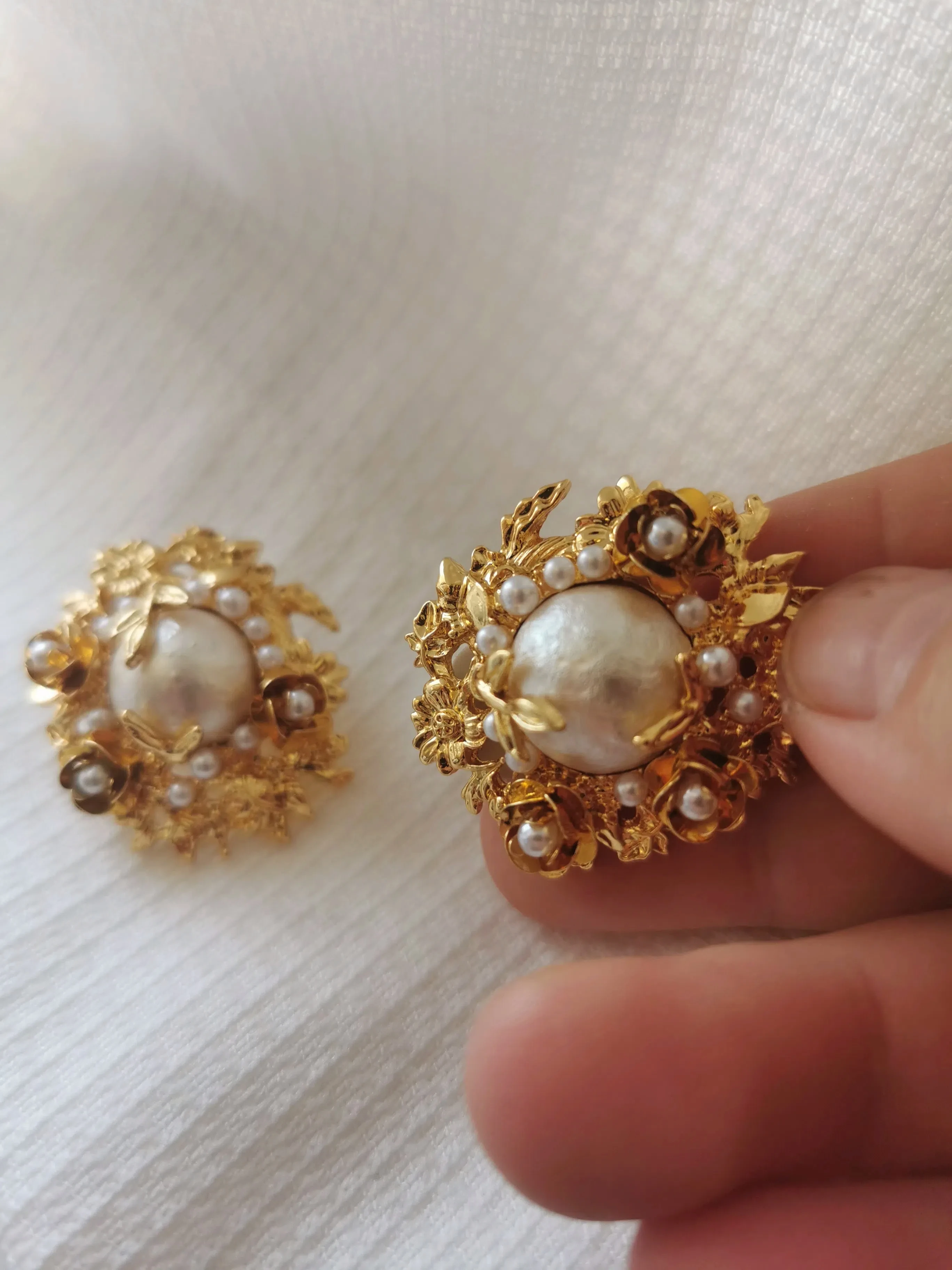 Brass With 18K Gold Retro Multi Pearl Flower Stud Earrings Women Jewelry Punk Party T Show Gown Runway Korean Japan INS
Brass With 18K Gold Retro Multi Pearl Flower Stud Earrings Women Jewelry Punk Party T Show Gown Runway Korean Japan INS