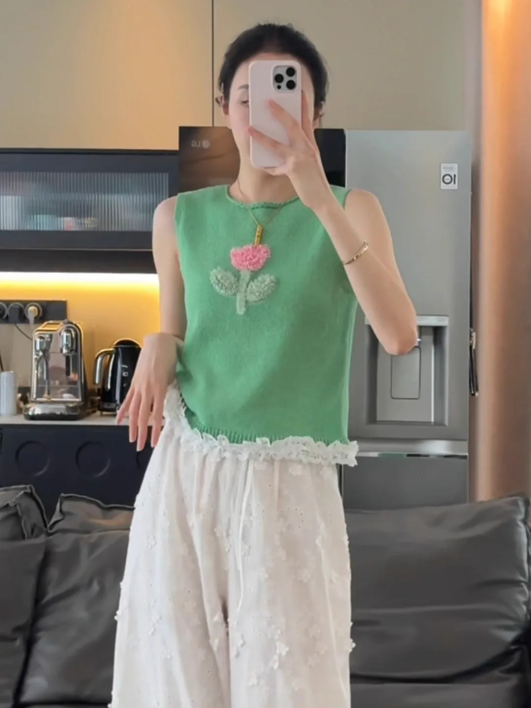 Потрясающий вязаный жилет для женщин: модный, стройнящий, с красивым 3D-цветочным дизайном, летняя новинка, элегантный топ
Потрясающий вязаный жилет для женщин: модный, стройнящий, с красивым 3D-цветочным дизайном, летняя новинка, элегантный топ