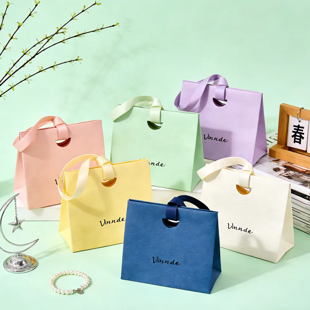 100 шт./лот, бумажная большая сумка с узором личи, 15,5x14,5x7,5 см, упаковочные сумки для покупок, индивидуальный логотип, ювелирные изделия, косметические сумки для губной помады
100 шт./лот, бумажная большая сумка с узором личи, 15,5x14,5x7,5 см, упаковочные сумки для покупок, индивидуальный логотип, ювелирные изделия, косметические сумки для губной помады