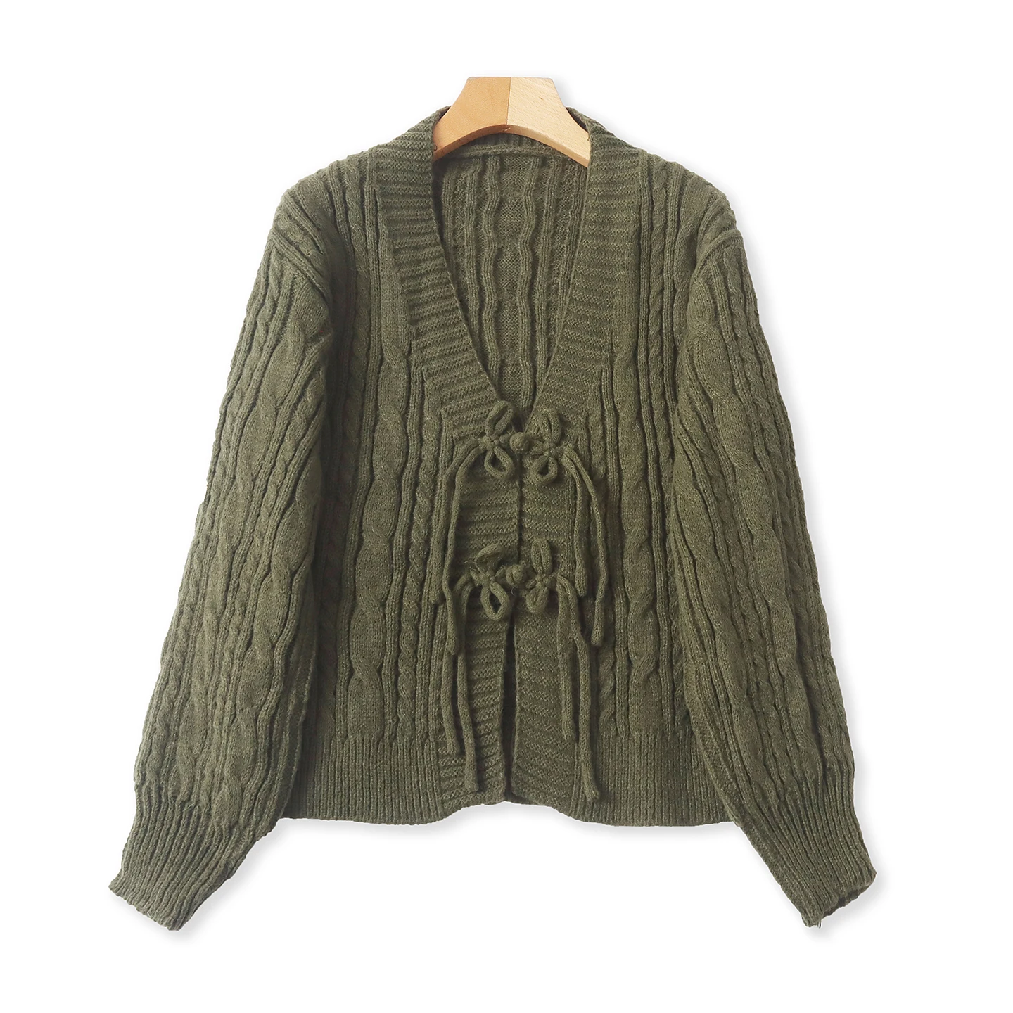 Новый китайский свитер-кардиган для женщин на весну-осень, модный, с V-образным вырезом, на пуговицах, с длинными рукавами, из крученой пряжи, мягкий и удобный
Новый китайский свитер-кардиган для женщин на весну-осень, модный, с V-образным вырезом, на пуговицах, с длинными рукавами, из крученой пряжи, мягкий и удобный