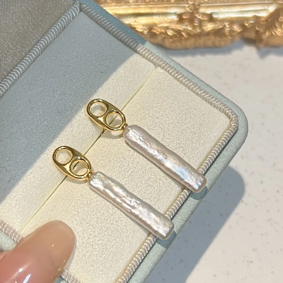 Серьги из натурального жемчуга South Sea в форме барокко, серебро 925 пробы.
Серьги из натурального жемчуга South Sea в форме барокко, серебро 925 пробы.