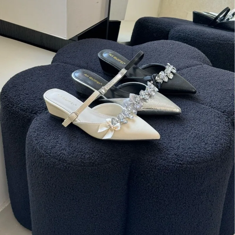 New Women's Shoes Exquisite Rhinestones Muller Slippers for Woman Elegant French Style Casual Shoes Designer Shoes Zapatos Mujer
New Women's Shoes Exquisite Rhinestones Muller Slippers for Woman Elegant French Style Casual Shoes Designer Shoes Zapatos Mujer