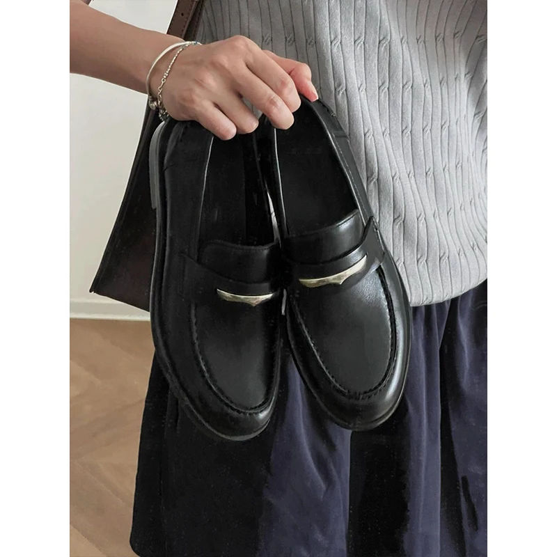Casual Slip-On Loafers Unisex Business Formal Shoes British Style Leather Shoes round Toe Low Heel for Daily Wear
Casual Slip-On Loafers Unisex Business Formal Shoes British Style Leather Shoes round Toe Low Heel for Daily Wear