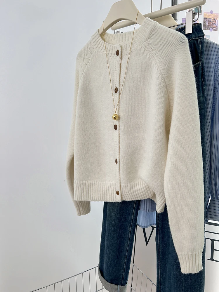 Autumn Winter Sweater Cardigans Women Korean Fashion Casual Knit Sweater Loose O-neck Knitted Tops Outerwear
Autumn Winter Sweater Cardigans Women Korean Fashion Casual Knit Sweater Loose O-neck Knitted Tops Outerwear