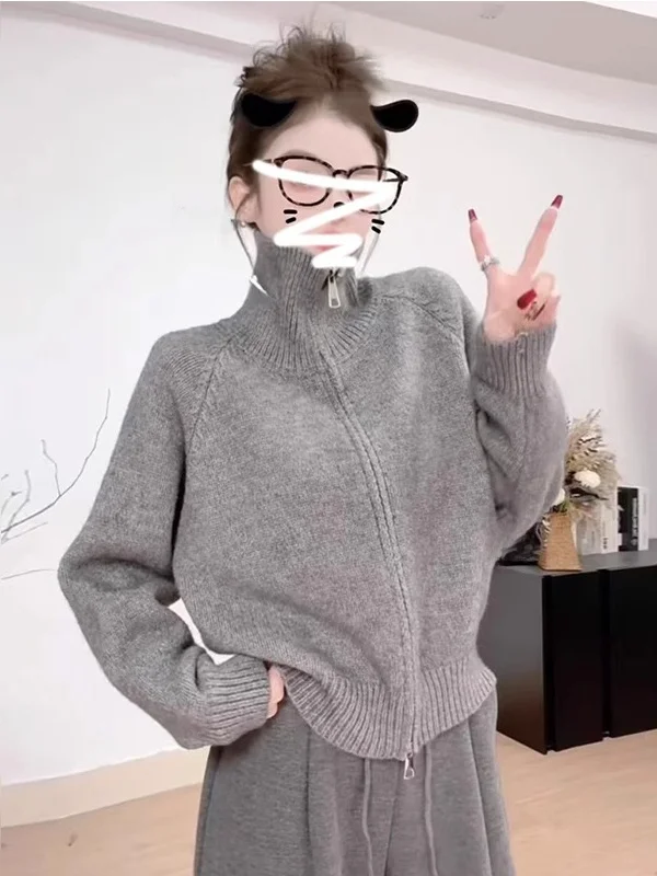 Thickened High Collar Grey Zipper Knitted Sweater Women's Spring Autumn 2025 New Style Lazy Fashion Open Cardigan Outerwear
Thickened High Collar Grey Zipper Knitted Sweater Women's Spring Autumn 2025 New Style Lazy Fashion Open Cardigan Outerwear