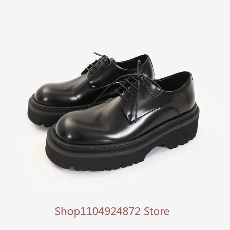 Мужские деловые модельные туфли в британском стиле, черные нишевые дизайнерские повседневные туфли дерби из натуральной кожи на толстой подошве
Мужские деловые модельные туфли в британском стиле, черные нишевые дизайнерские повседневные туфли дерби из натуральной кожи на толстой подошве