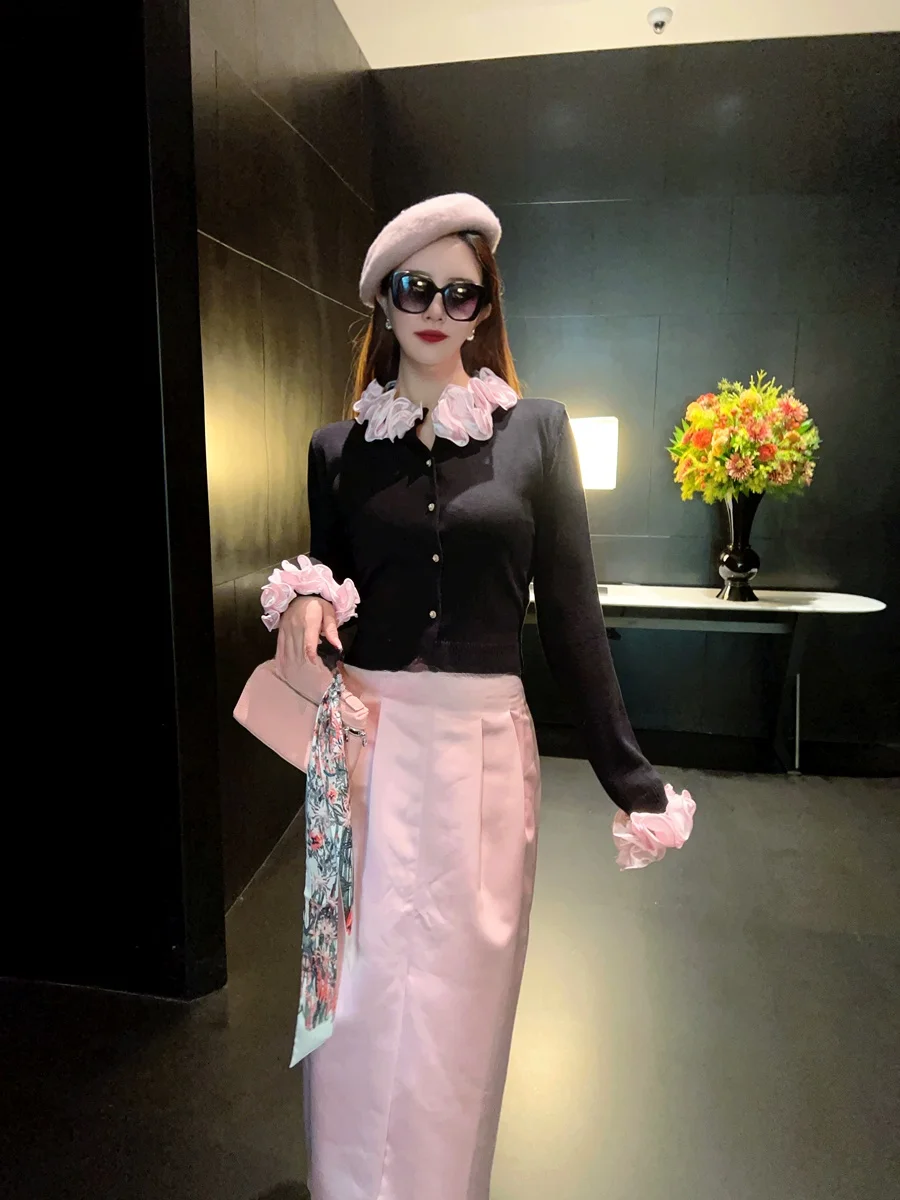 Вязаная короткая юбка Mavis Leung French Sle, облегающая, из серии Neighbor's Good Girl, с цветочным кружевом, длинный кардиган с длинными рукавами
Вязаная короткая юбка Mavis Leung French Sle, облегающая, из серии Neighbor's Good Girl, с цветочным кружевом, длинный кардиган с длинными рукавами