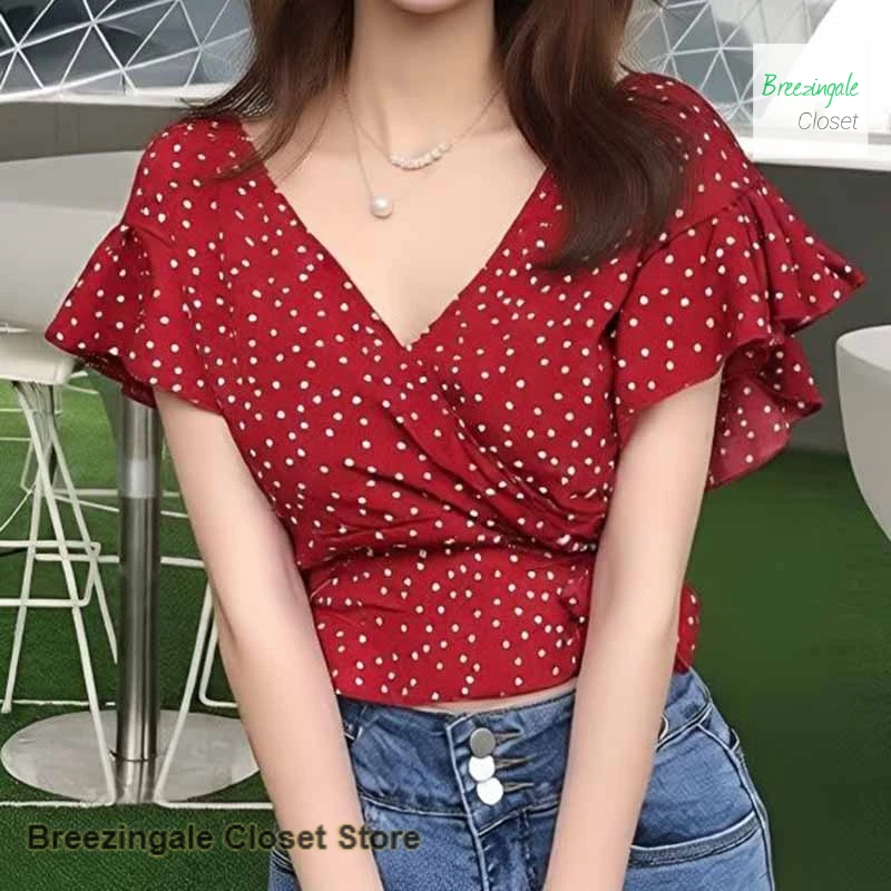 Korean version of sweet polka-dot V-neck chiffon blouse women's spring and summer new fashion romantic blouse with short blouse.
Korean version of sweet polka-dot V-neck chiffon blouse women's spring and summer new fashion romantic blouse with short blouse.