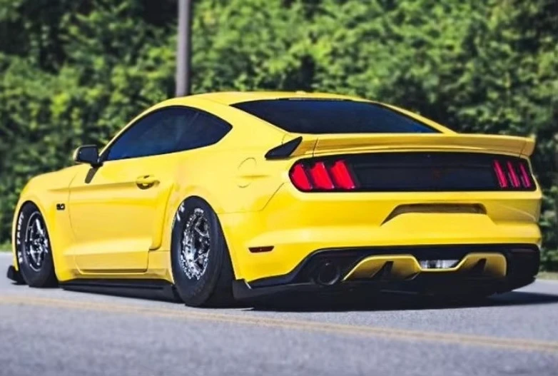 Upgrade Carbon Fiber Body Kit for 15-up Mustang Spoiler Perfect Fit Tail Wing Mustang Spoiler Car Accessories Top Quality
Upgrade Carbon Fiber Body Kit for 15-up Mustang Spoiler Perfect Fit Tail Wing Mustang Spoiler Car Accessories Top Quality
