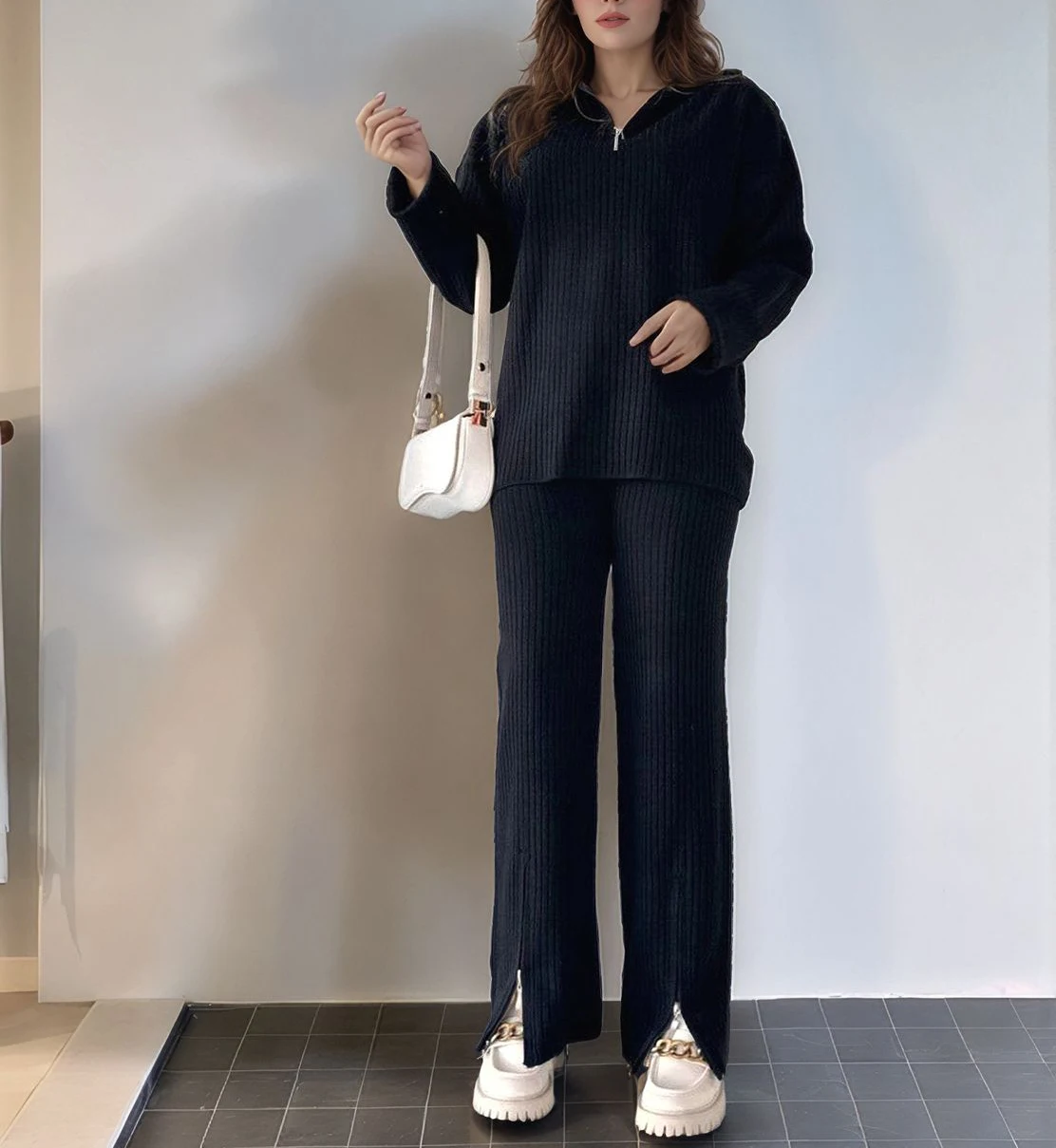 2025 европейский и американский трансграничный осенне-зимний новый женский однотонный вязаный комплект на молнии с высоким воротником в полоску для дома
2025 европейский и американский трансграничный осенне-зимний новый женский однотонный вязаный комплект на молнии с высоким воротником в полоску для дома