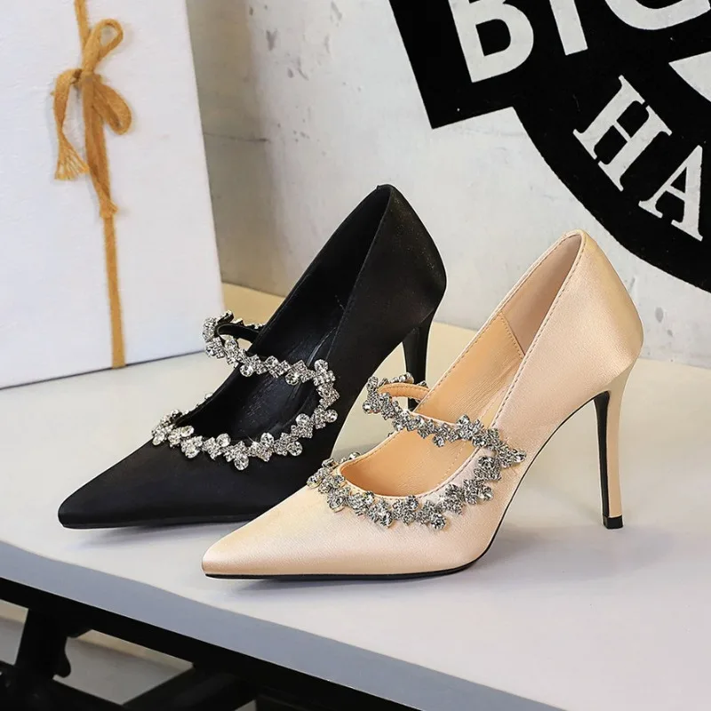 luxury rhinestone women's sandals pointed tip stiletto women's pumps and heels fashion banquet woman's shoes sandalias de mujer
luxury rhinestone women's sandals pointed tip stiletto women's pumps and heels fashion banquet woman's shoes sandalias de mujer