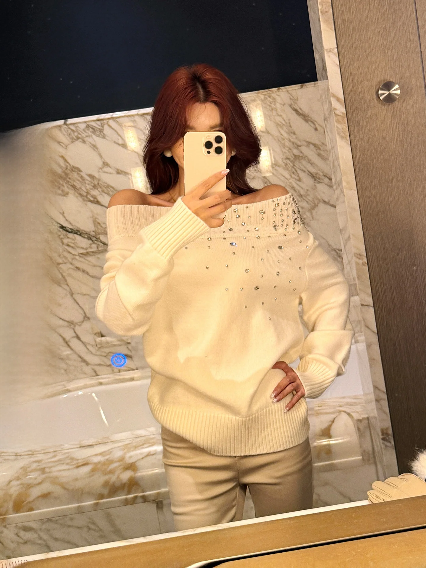 Женский свободный вязаный свитер с одним открытым плечом, блестящий, с бриллиантовым узором, модный весенний топ
Женский свободный вязаный свитер с одним открытым плечом, блестящий, с бриллиантовым узором, модный весенний топ