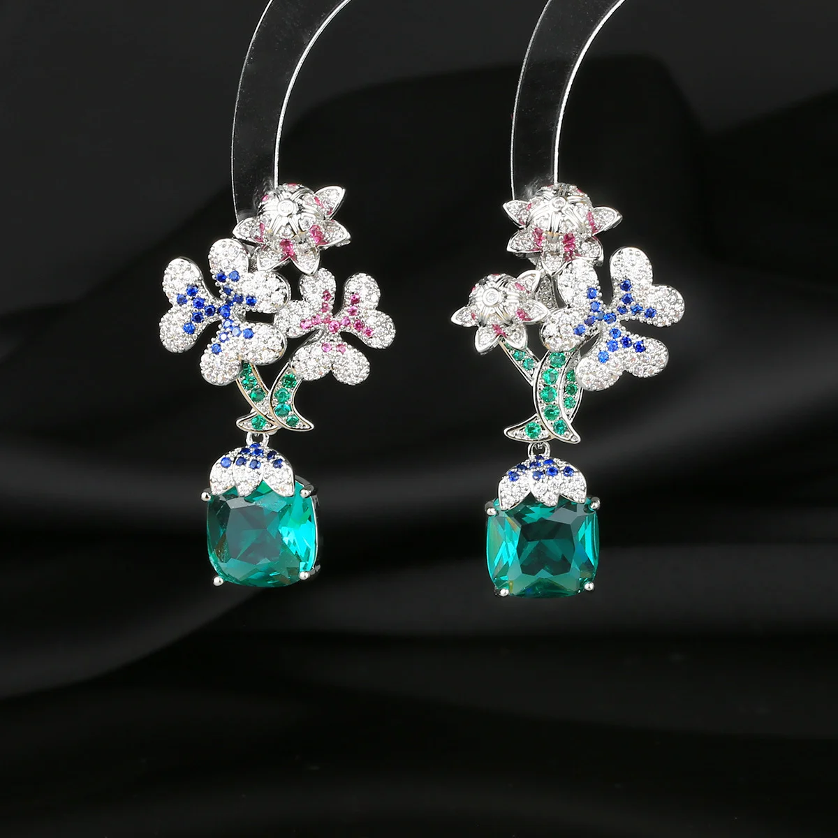 925 Silver Needle Luxury Flower Green Gemstone Drop Earrings, Elegant Bridal Wedding Jewelry Gift for Women
925 Silver Needle Luxury Flower Green Gemstone Drop Earrings, Elegant Bridal Wedding Jewelry Gift for Women