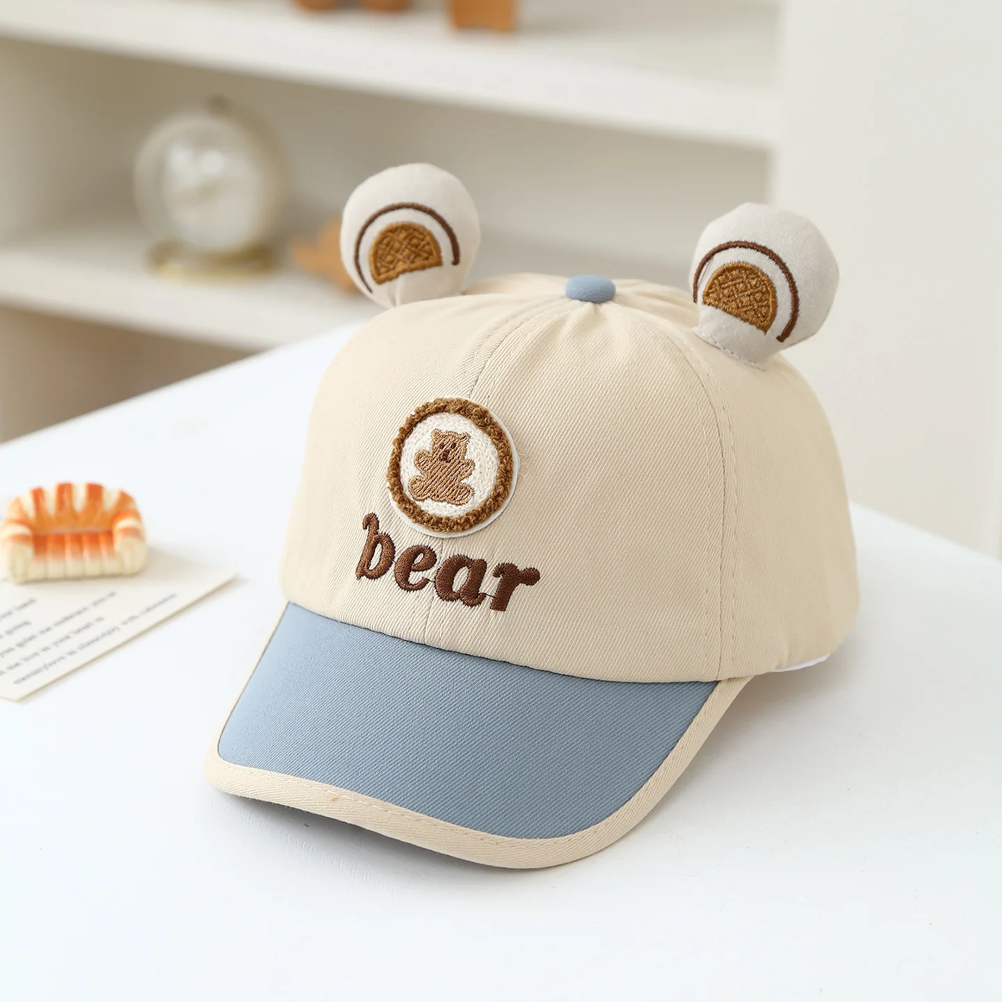 A cute children's baseball cap with embroidered "bear" pattern featuring bear ears, sweat-proof and sun-protective cap
A cute children's baseball cap with embroidered "bear" pattern featuring bear ears, sweat-proof and sun-protective cap