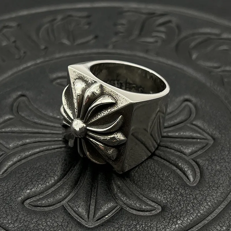 S925 sterling silver square cross flower ring ring punk style personality hip hop ring classic domineering men's ring
S925 sterling silver square cross flower ring ring punk style personality hip hop ring classic domineering men's ring