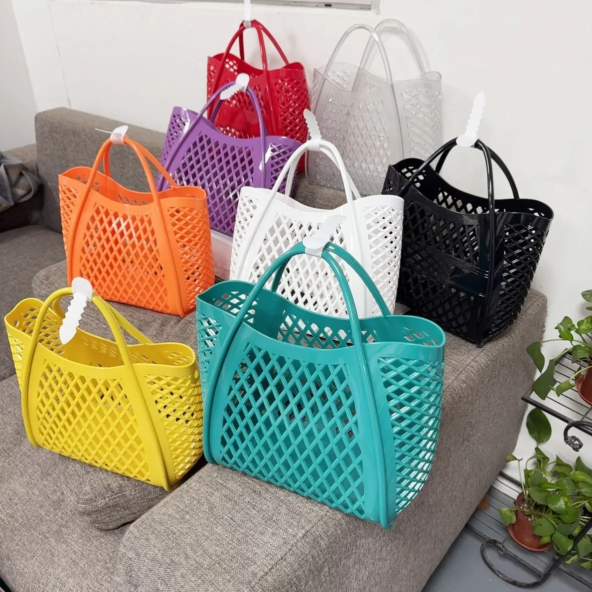 PVC Jelly Bag Solid Color Fashion Shopping Basket Hollow Beach Bag Bath Toiletry Basket Large-capacity Handheld Vegetable Basket
PVC Jelly Bag Solid Color Fashion Shopping Basket Hollow Beach Bag Bath Toiletry Basket Large-capacity Handheld Vegetable Basket