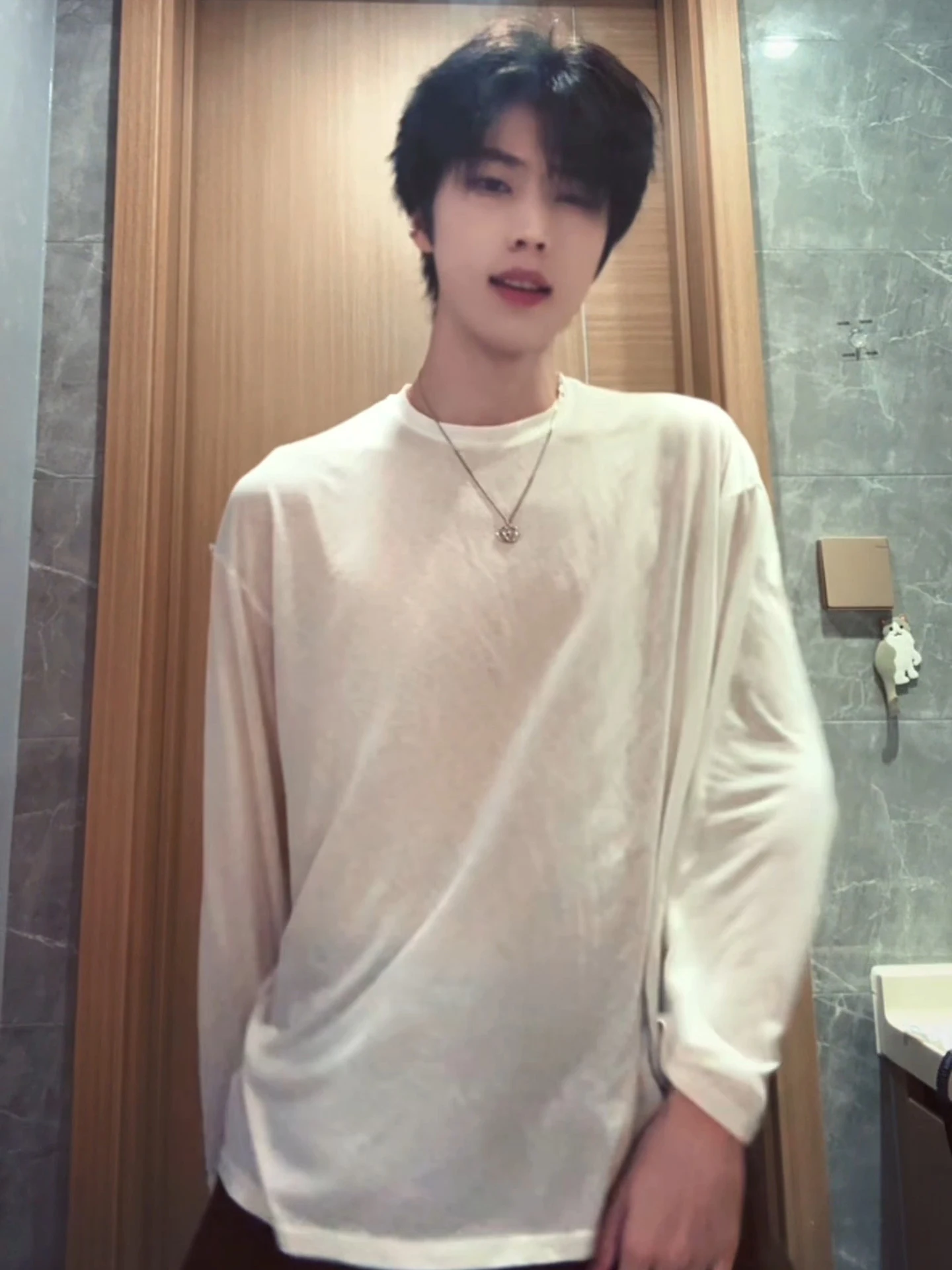 Мужская белая футболка с длинным рукавом в американском стиле, тонкая, для ношения под одеждой, базовая, для осеннего сезона
Мужская белая футболка с длинным рукавом в американском стиле, тонкая, для ношения под одеждой, базовая, для осеннего сезона