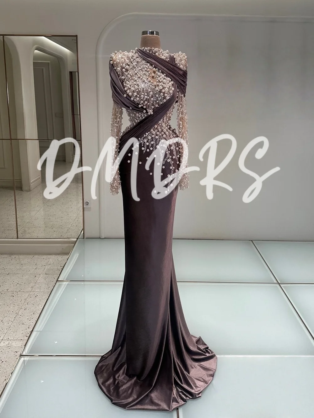 Charming Pearl Evening Dress Elegant Long Sleeve Beaded Party Gown Classic Crystal A Line Floor Length Party Dresses فساتين سهرة
Charming Pearl Evening Dress Elegant Long Sleeve Beaded Party Gown Classic Crystal A Line Floor Length Party Dresses فساتين سهرة