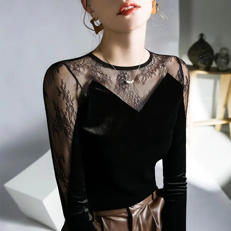 England Velvet Patchwork Lace Hollow Out Women Round Neck Autumn Winter Fashion Slim Sexy Chic Printed Long Sleeve Pullover Tops
England Velvet Patchwork Lace Hollow Out Women Round Neck Autumn Winter Fashion Slim Sexy Chic Printed Long Sleeve Pullover Tops