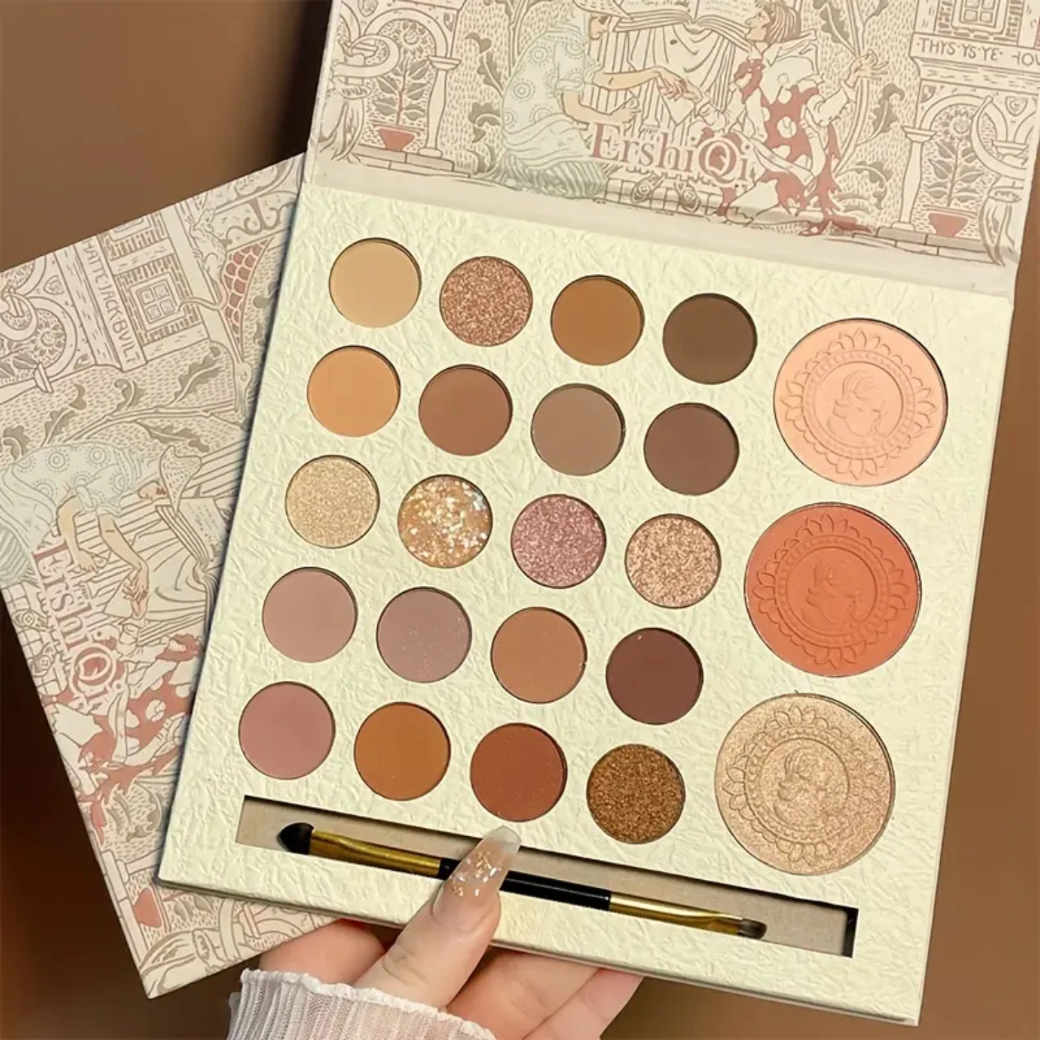 Flawless and luxurious eyeshadow palette with 23 vibrant colors, including pearl, matte, and glitter shades. Complete with a hig
Flawless and luxurious eyeshadow palette with 23 vibrant colors, including pearl, matte, and glitter shades. Complete with a hig