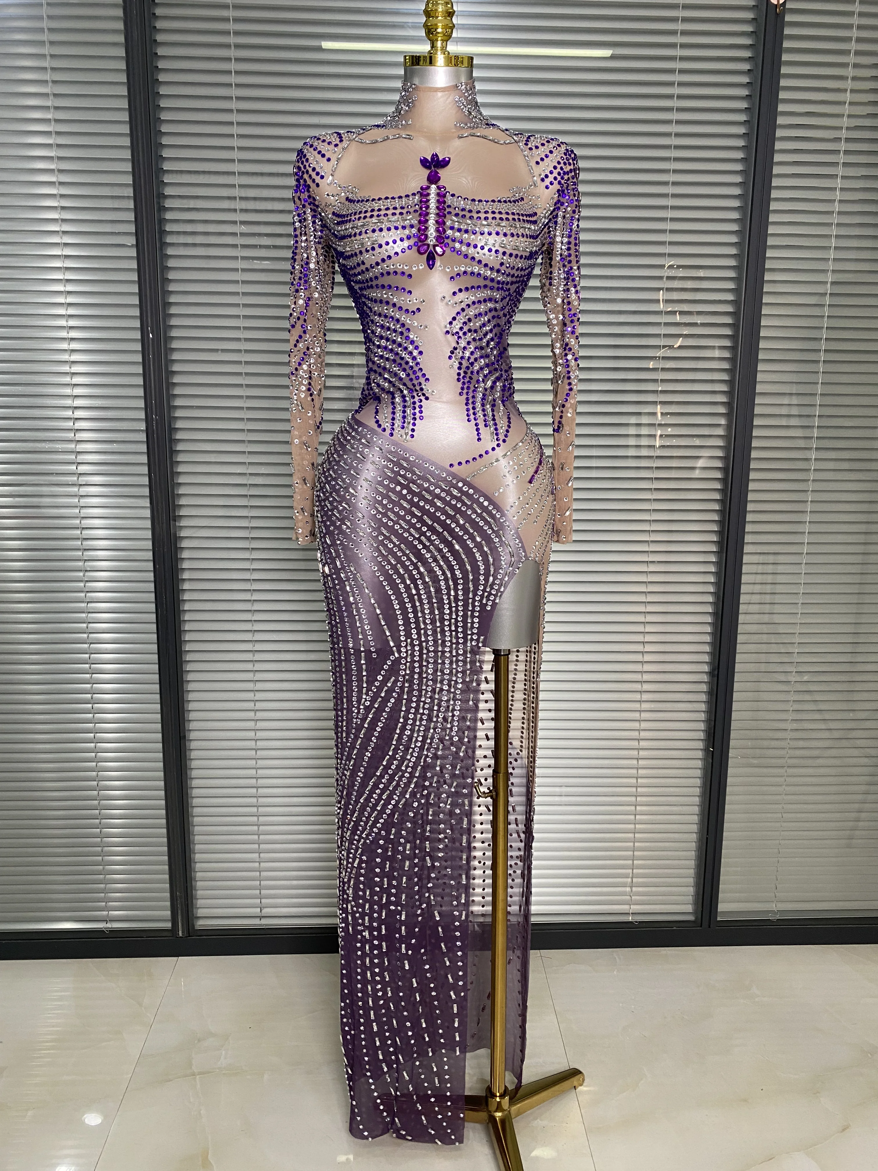 Sparkly Crystals Women Sexy Diamond See Through Mesh Long Floor Length Birthday Dress Party Nightclub Performance Costume
Sparkly Crystals Women Sexy Diamond See Through Mesh Long Floor Length Birthday Dress Party Nightclub Performance Costume