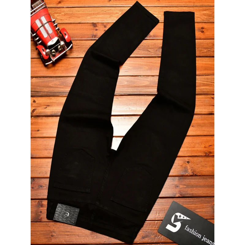 Мужские черные джинсы премиум-класса с рваными элементами и нашивками, осенние, зауженные, в американском стиле, модные брюки с узкими штанинами
Мужские черные джинсы премиум-класса с рваными элементами и нашивками, осенние, зауженные, в американском стиле, модные брюки с узкими штанинами