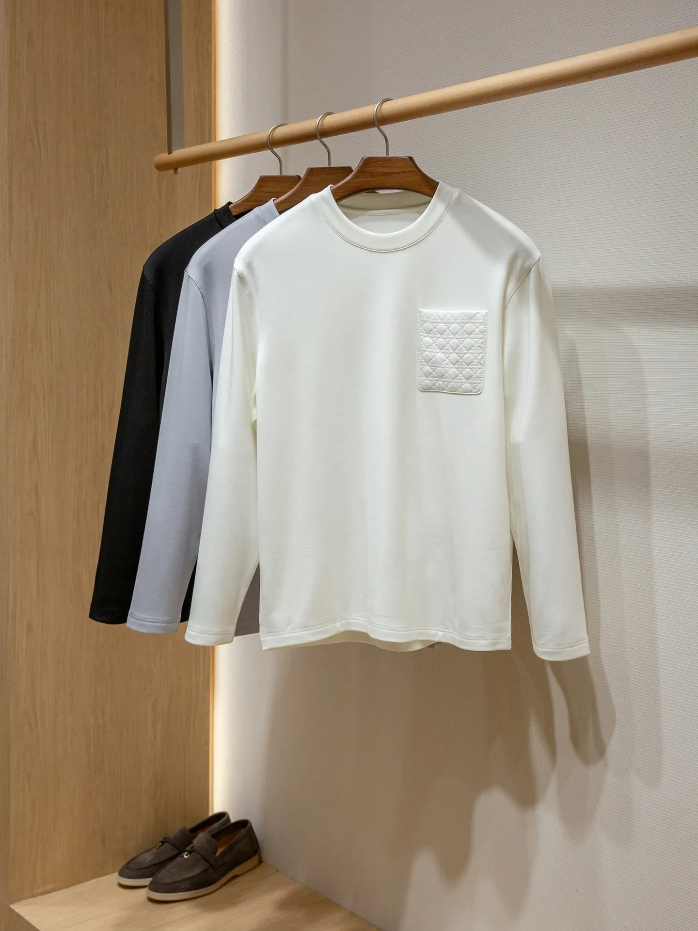 Recycled fiber wool blend, men's autumn and winter comfortable long-sleeved T-shirt bottoming shirt
Recycled fiber wool blend, men's autumn and winter comfortable long-sleeved T-shirt bottoming shirt