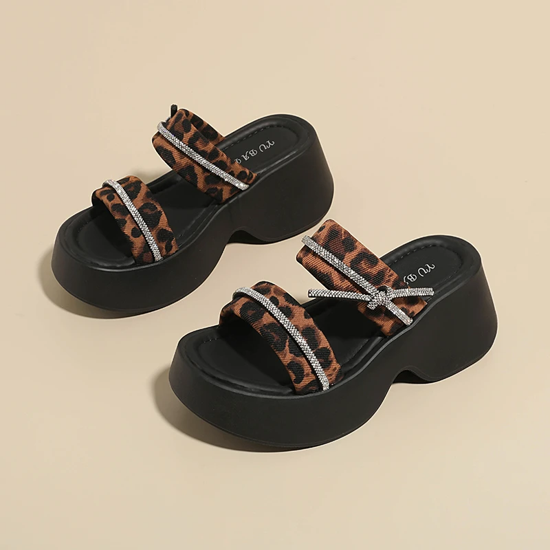 Height Increase 2026 Summer New One Word Drag Lightweight and Fashionable Thick Bottom Sandals
Height Increase 2026 Summer New One Word Drag Lightweight and Fashionable Thick Bottom Sandals