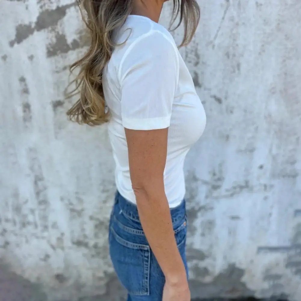 Women Solid Color T-shirt Solid Color Blouse Stylish Women's O-neck Buttoned Tee Shirt for Daily Wear Slim Fit Solid Color
Women Solid Color T-shirt Solid Color Blouse Stylish Women's O-neck Buttoned Tee Shirt for Daily Wear Slim Fit Solid Color