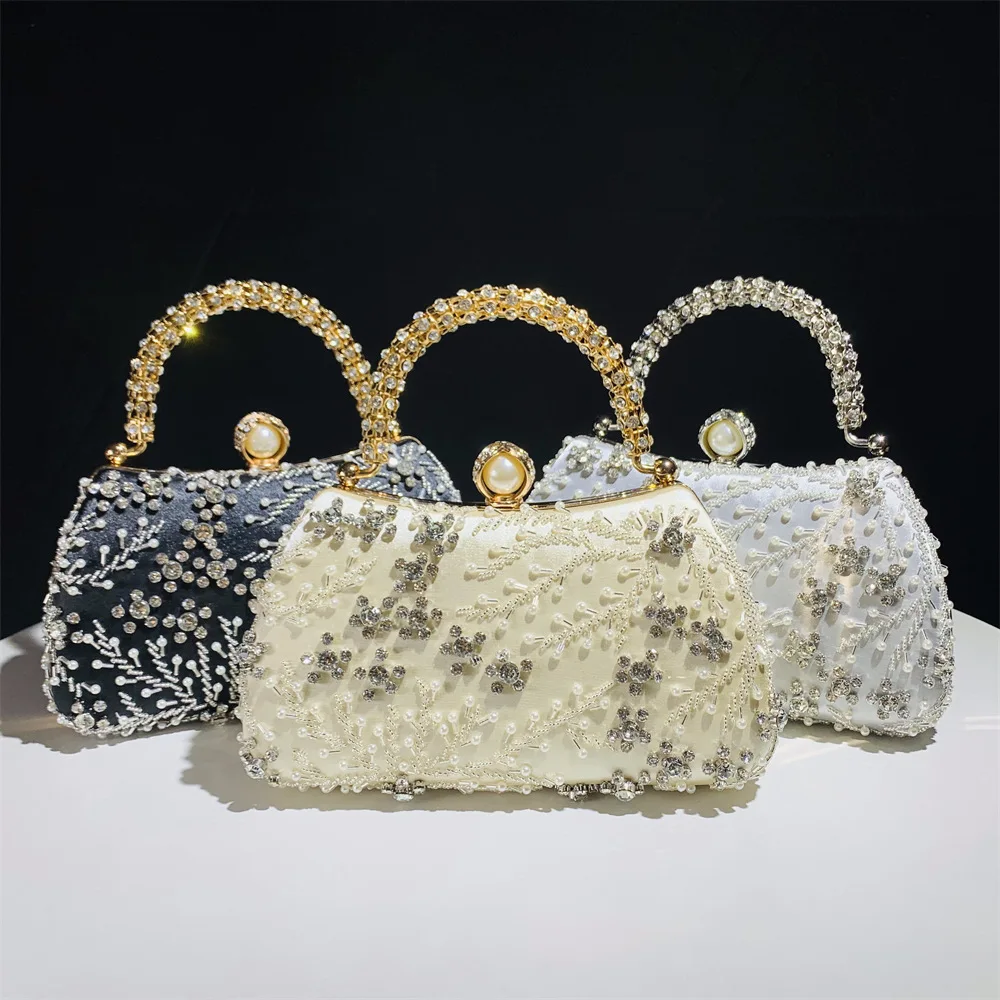 Handmade bead embroidered pearl banquet handbag fashion trend bridal dress bag
Handmade bead embroidered pearl banquet handbag fashion trend bridal dress bag