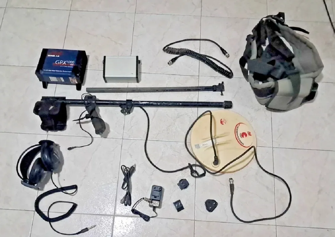 BRAND NEW Minelab GPX5000 Metal Detector - with 1 Mono 11" Coil
BRAND NEW Minelab GPX5000 Metal Detector - with 1 Mono 11" Coil