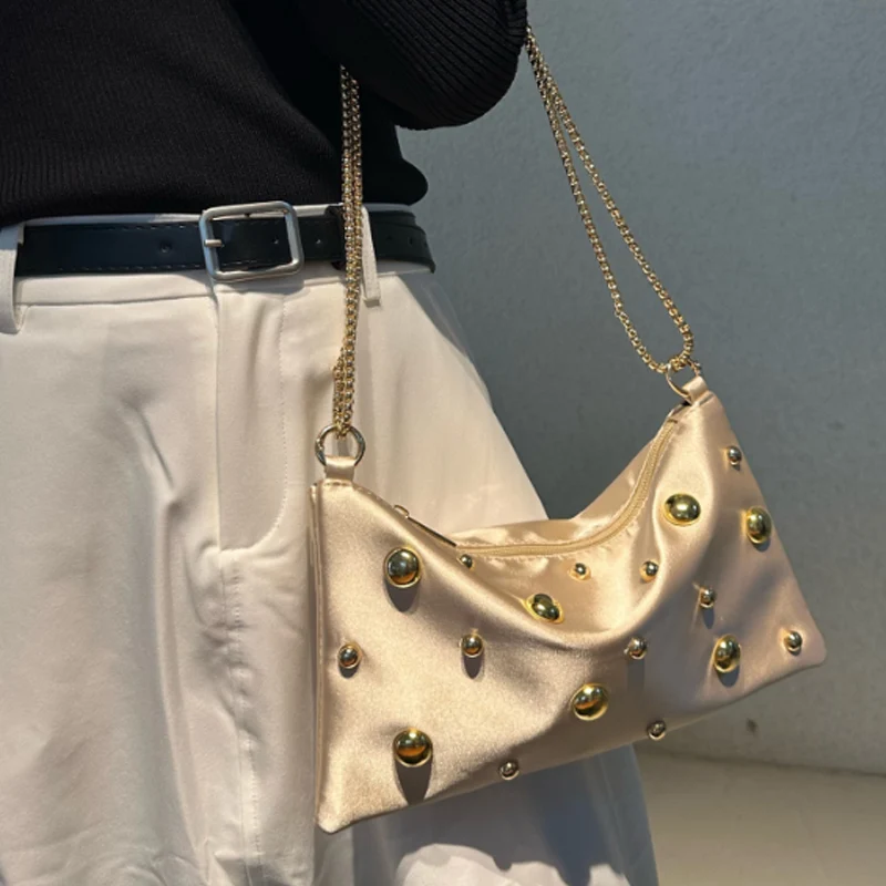 Luxury Design High Quality Women's Bag with Nail Bead Chain Underarm Bag Silk Zipper Shoulder Bag Tote Bag Banquet Bag
Luxury Design High Quality Women's Bag with Nail Bead Chain Underarm Bag Silk Zipper Shoulder Bag Tote Bag Banquet Bag
