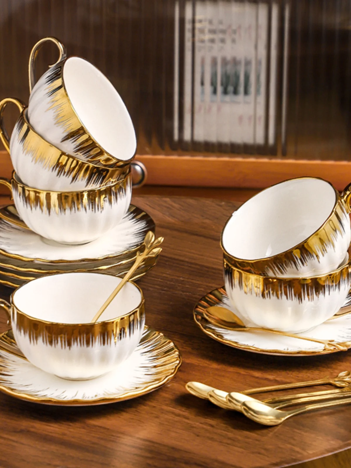 Ele European High-End Cerc Coffee Cup Set Women's High-Aesthetic Value Tea Cup Cup Holder Tea Set Dining Utensils
Ele European High-End Cerc Coffee Cup Set Women's High-Aesthetic Value Tea Cup Cup Holder Tea Set Dining Utensils