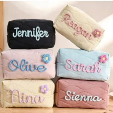 Customized fashion travel storage personalized knitted small square bag for toiletries, cosmetics, stationery storage bag
Customized fashion travel storage personalized knitted small square bag for toiletries, cosmetics, stationery storage bag
