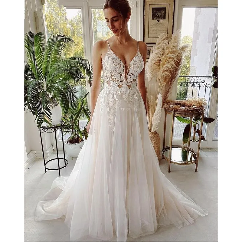 Lace Tulle Wedding Dresses Spaghetti Straps Sexy V-Neck Backless A-Line vestidos de novia Court Train Bridal Gowns
Lace Tulle Wedding Dresses Spaghetti Straps Sexy V-Neck Backless A-Line vestidos de novia Court Train Bridal Gowns