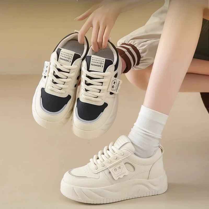 Women Leather Flat Shoes Spring New Fashion Non Slip Sports Outdoor Soft Soled Student Thick Soled Casual Off White Sneakers
Women Leather Flat Shoes Spring New Fashion Non Slip Sports Outdoor Soft Soled Student Thick Soled Casual Off White Sneakers