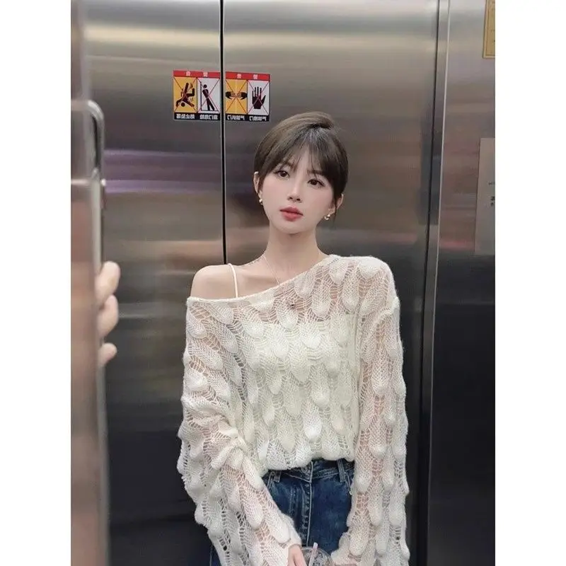 2024 Autumn French Elegance Knit Top White Lace-Trimmed Bell Sleeve Sweater, Women's Oversized Boho Chic Pullover Lightweight
2024 Autumn French Elegance Knit Top White Lace-Trimmed Bell Sleeve Sweater, Women's Oversized Boho Chic Pullover Lightweight