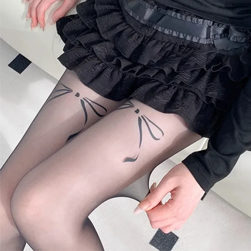 Y2K Bow Tie Stockings Summer Women Girl Sexy Print High Elastic Tights Comfortable Retro Dating Silk Stockings Fashion Accessory
Y2K Bow Tie Stockings Summer Women Girl Sexy Print High Elastic Tights Comfortable Retro Dating Silk Stockings Fashion Accessory