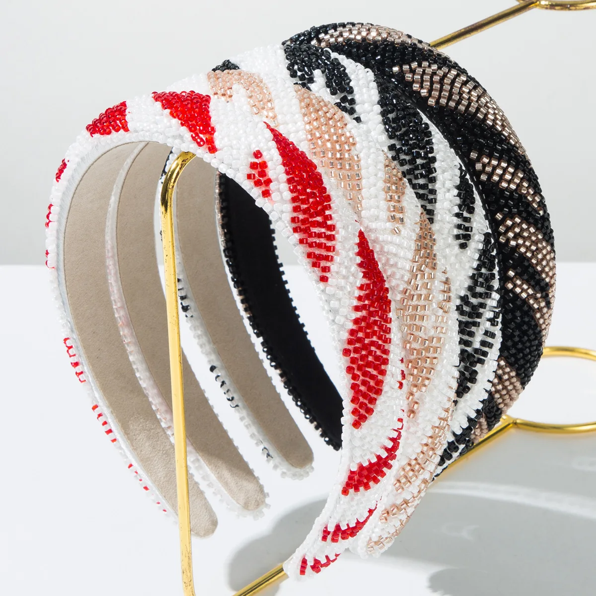 Simple rice bead headband handmade beaded fashion color matching sponge headband versatile go out autumn and winter hair accesso
Simple rice bead headband handmade beaded fashion color matching sponge headband versatile go out autumn and winter hair accesso