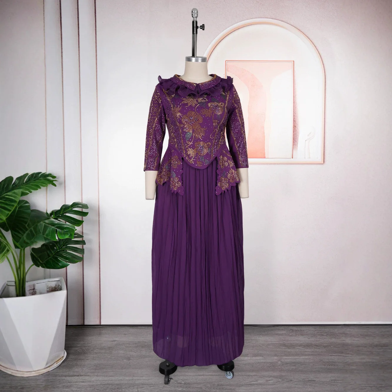 Elegant Plus Size African Dresses for Women Pleated Embroidery Maxi Party Dress Ankara Dashiki Africa Clothing Kaftan Abaya Gown
Elegant Plus Size African Dresses for Women Pleated Embroidery Maxi Party Dress Ankara Dashiki Africa Clothing Kaftan Abaya Gown