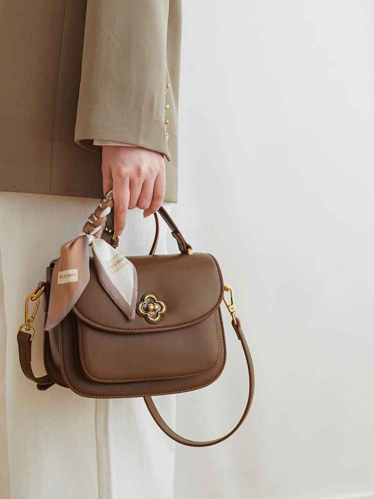 Elegant Commuter Women's Handbag Versatile Shoulder Crossbody Bag Fashionable Small Square Bag Soft PU Leather Pure Color
Elegant Commuter Women's Handbag Versatile Shoulder Crossbody Bag Fashionable Small Square Bag Soft PU Leather Pure Color