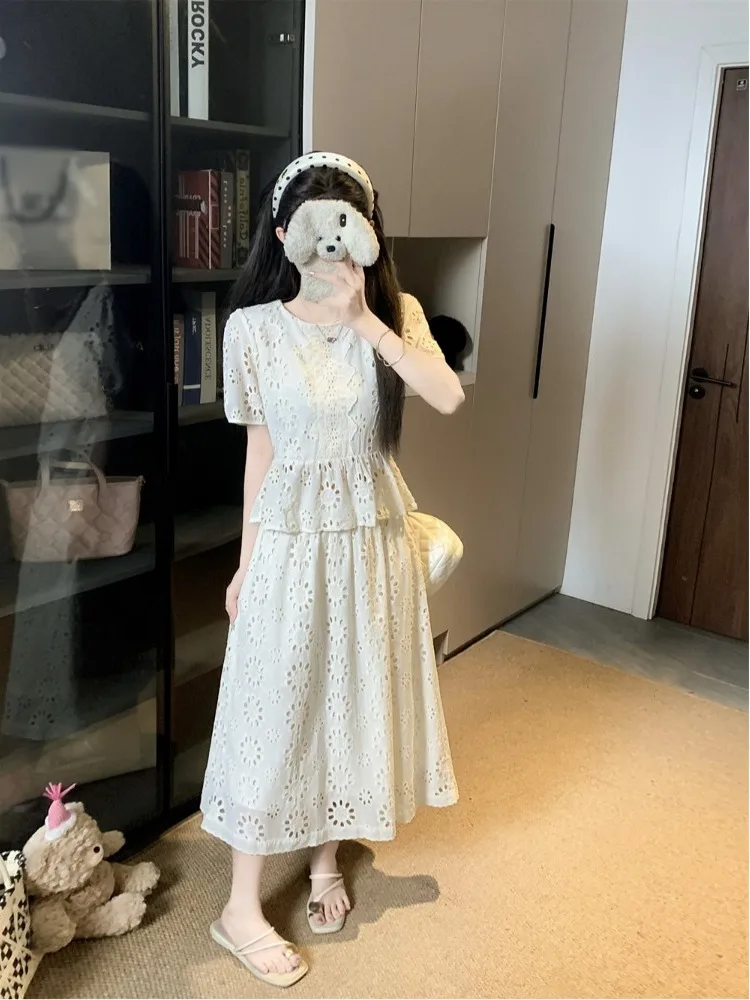plus Size Fashion Set Korean Style Embroidered Hollow out Short Sleeve High Waist Half Skirt Summer New Design Sensation
plus Size Fashion Set Korean Style Embroidered Hollow out Short Sleeve High Waist Half Skirt Summer New Design Sensation