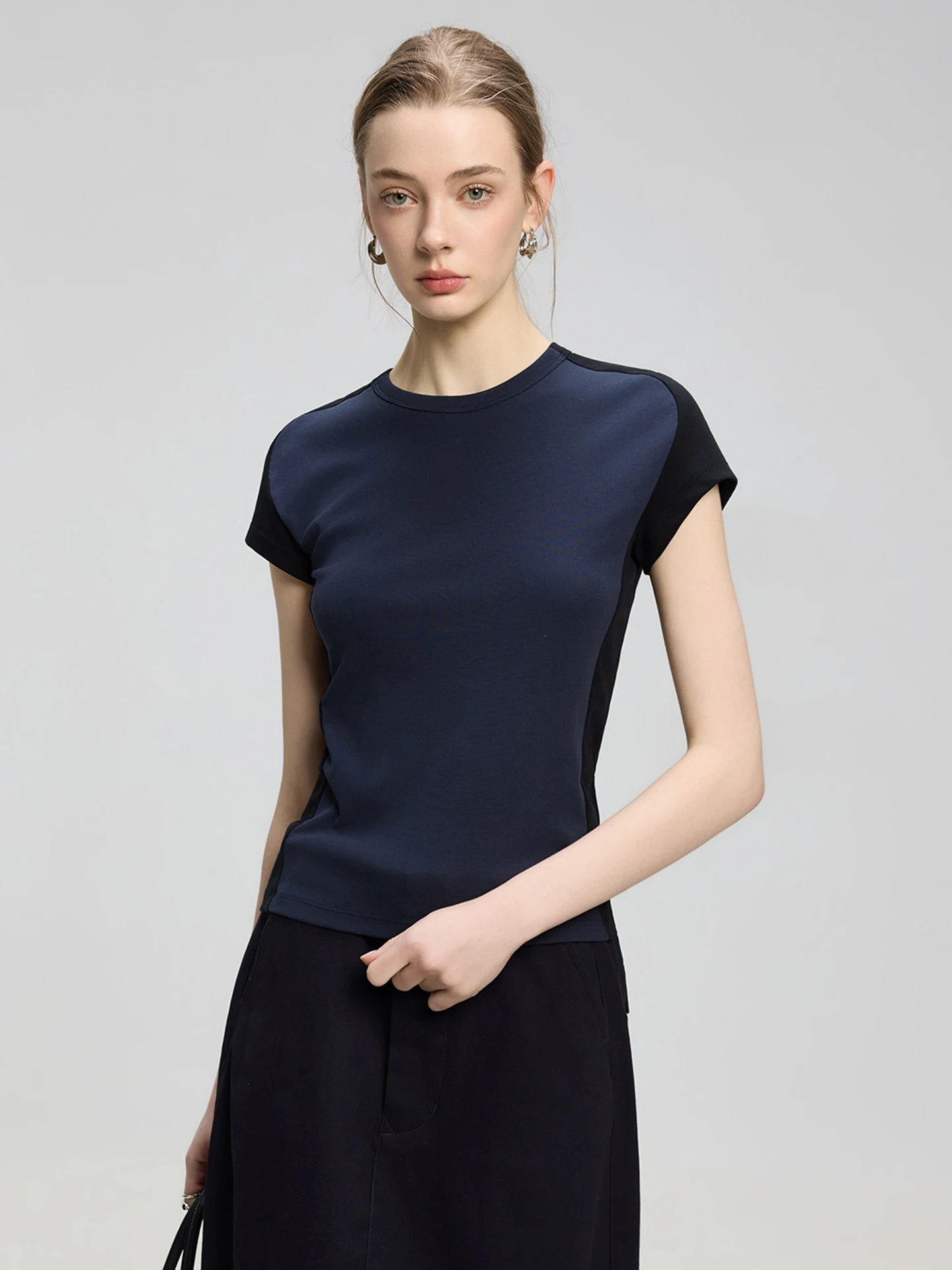 Женская повседневная футболка LUR Slim Fit с коротким рукавом, круглым вырезом, универсальная базовая модель для города, с цветными блоками, удобная, дышащая
Женская повседневная футболка LUR Slim Fit с коротким рукавом, круглым вырезом, универсальная базовая модель для города, с цветными блоками, удобная, дышащая