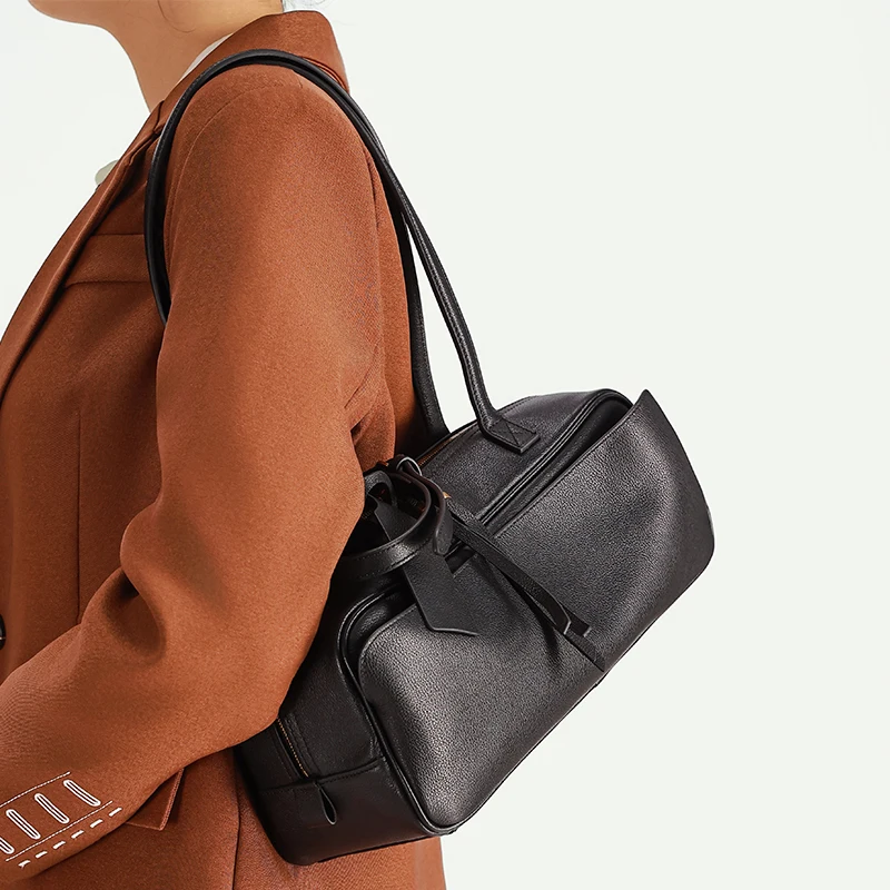 New Genuine Leather Tote Bag for Women Large Capacity Cowhide Shoulder Bag Luxury Designer Handbag Female Bowling Underarm Bag
New Genuine Leather Tote Bag for Women Large Capacity Cowhide Shoulder Bag Luxury Designer Handbag Female Bowling Underarm Bag