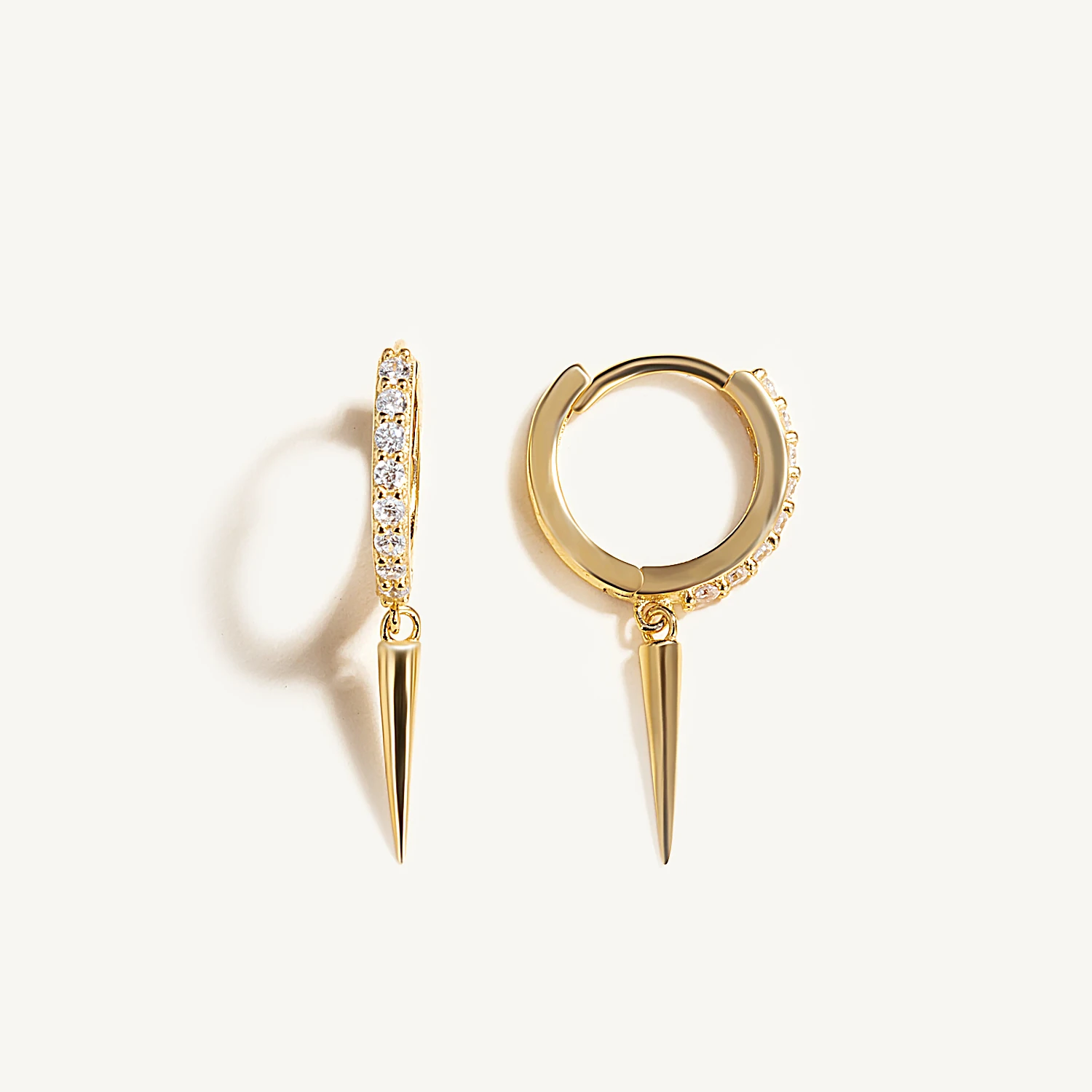 Aide стерлингового серебра 925 пробы, длинные висячие серьги с шипами и конусом для женщин, гофрированные белые цирконы, комплект, круглые серьги-обнимашки, драгоценности
Aide стерлингового серебра 925 пробы, длинные висячие серьги с шипами и конусом для женщин, гофрированные белые цирконы, комплект, круглые серьги-обнимашки, драгоценности