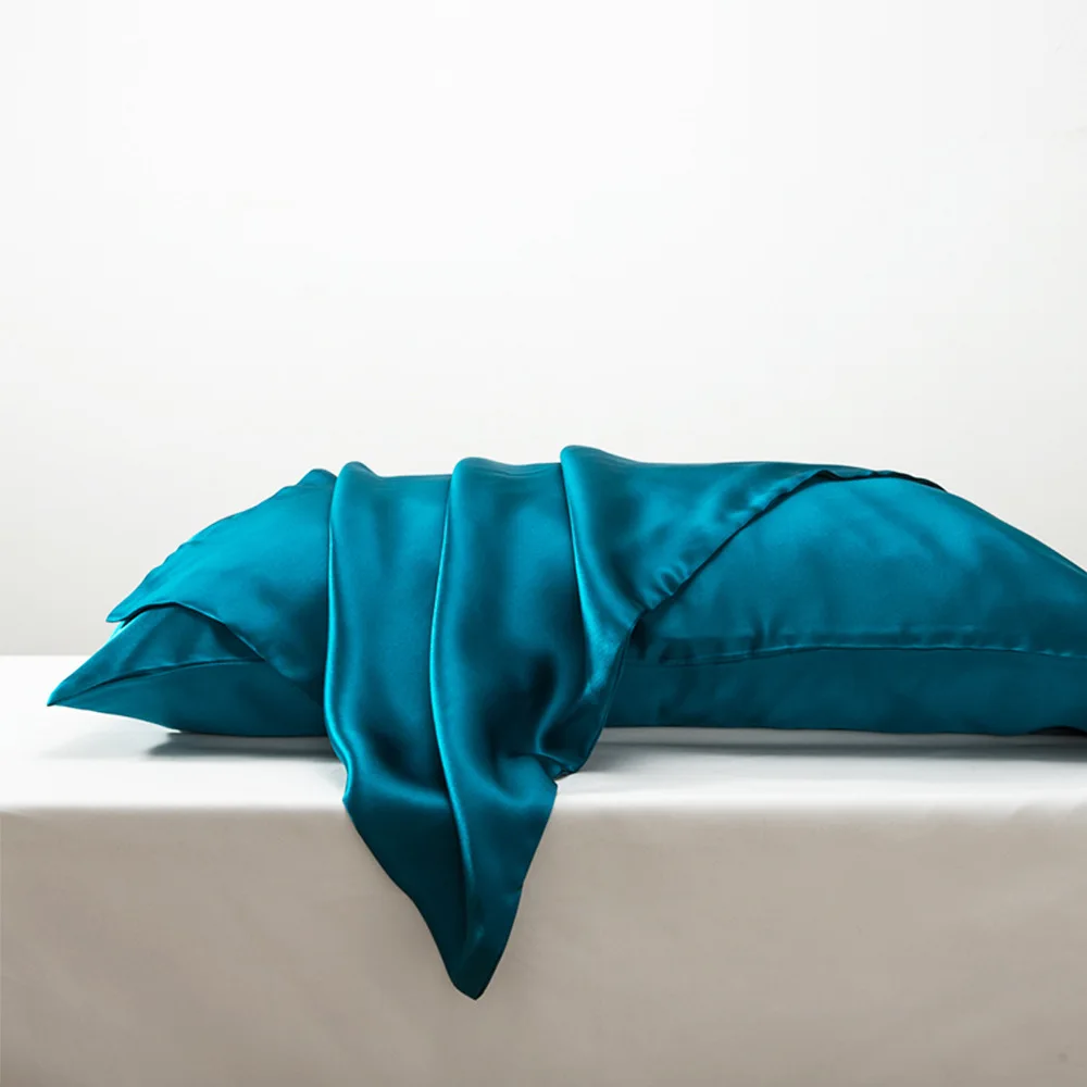 Luxurious 100% Pure Mulberry Silk Pillowcase 19 Momme 6A Grade - Beauty Sleep Pillowcase for Hair & Skin Care(Double-Sided Silk)
Luxurious 100% Pure Mulberry Silk Pillowcase 19 Momme 6A Grade - Beauty Sleep Pillowcase for Hair & Skin Care(Double-Sided Silk)